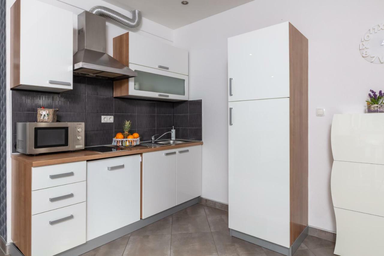 Apartments Bubalo Оміш Екстер'єр фото